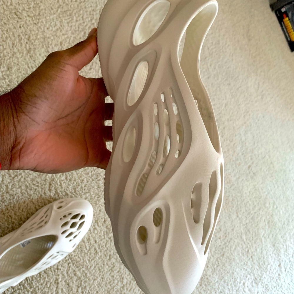 Yeezy Foam RNNR Cream shoes